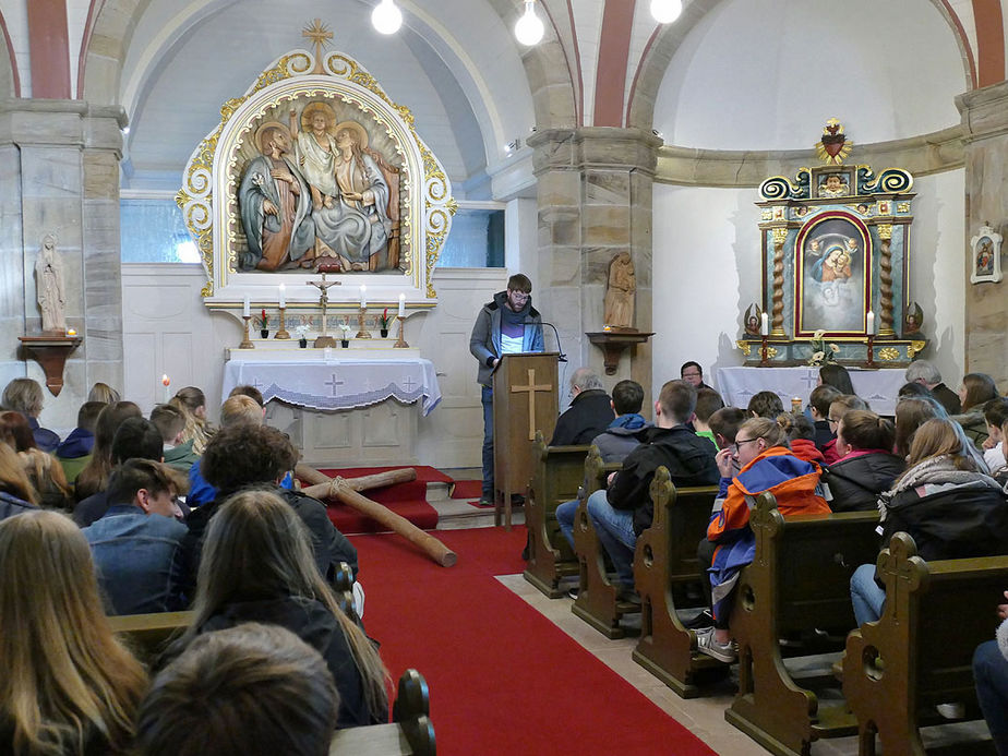 Ökumenischer Jugendkreuzweg in Naumburg (Foto: Karl-Franz Thiede)